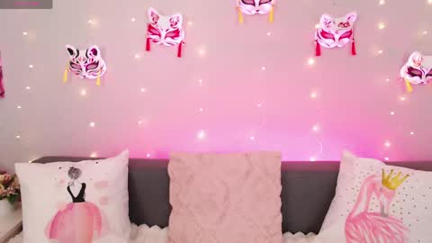 Snapshot of evarey_ chatting on May 31, 4:31 am Adelina online show from May 31, 4:31 am