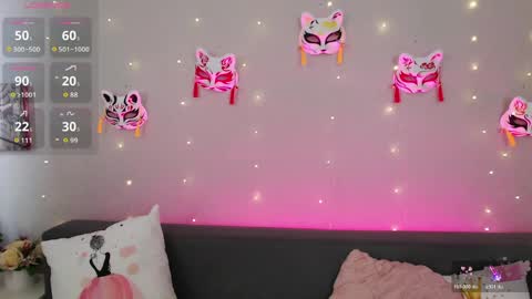 Snapshot of evarey_ chatting on June 2, 4:36 am Adelina online show from June 2, 4:36 am