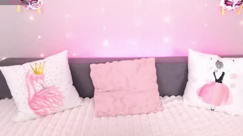 Snapshot of evarey_ chatting on June 16, 6:05 am Adelina online show from June 16, 6:05 am