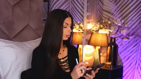 EvaRhea online show from December 2, 3:45 am