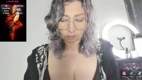 evasaenz online show from March 11, 12:11 am