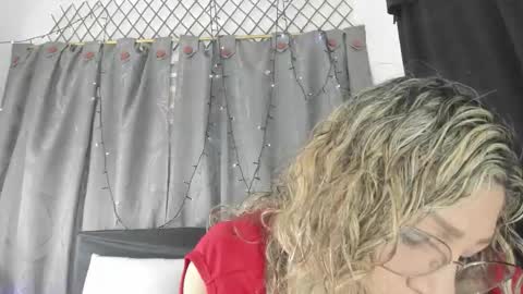 evasaenz online show from November 18, 8:24 pm