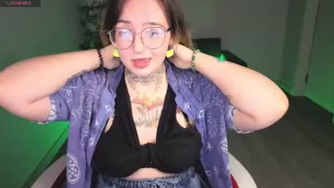 Snapshot of evathewitcher chatting on June 28, 1:00 am EvaTheWitcher online show from June 28, 1:00 am