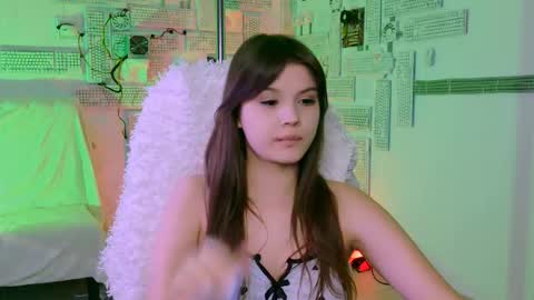 Snapshot of evathopson chatting on February 10, 11:36 am Eva next stream - - 1600 UTC2000 online show from February 10, 11:36 am