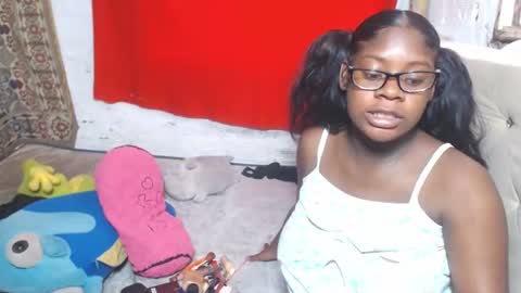 Eva And Emmanuel online show from July 21, 1:57 pm