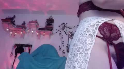 Eve Blue  friends. IG eve blue77 TW EveBlue 1 OF eveblue7 online show from September 18, 4:47 am