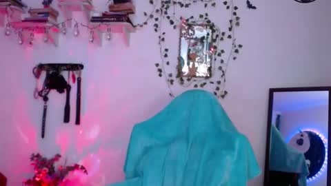 Eve Blue  friends. IG eve blue77 TW EveBlue 1 OF eveblue7 online show from November 5, 2:33 am