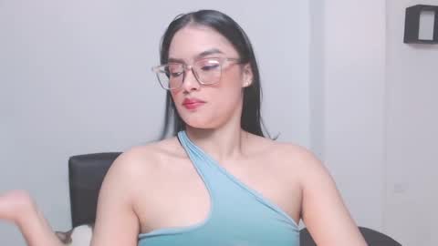 Snapshot of eve_rox18 chatting on May 17, 1:25 am Eve Rox18 online show from May 17, 1:25 am