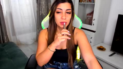 eveeevian online show from February 2, 2:45 pm