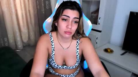 eveeevian online show from February 14, 2:44 pm