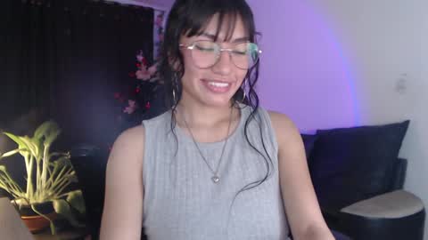 Kissed by an angel  IG evee  lyn20 online show from December 12, 5:52 am