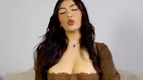 Snapshot of eveelyn_20 chatting on April 26, 3:04 am Kissed by an angel IG evee lyn20 online show from April 26, 3:04 am