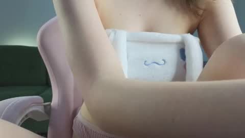 Snapshot of eveleen_soleen chatting on February 28, 1:37 am Eveleen online show from February 28, 1:37 am