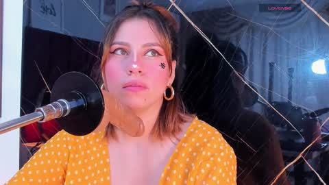 EVELIN online show from October 10, 12:15 pm