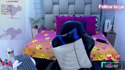 Snapshot of evelin_zaens chatting on February 17, 4:09 am evelin zaens online show from February 17, 4:09 am