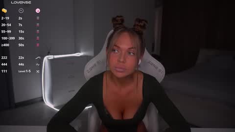 Evelina online show from October 26, 12:44 pm