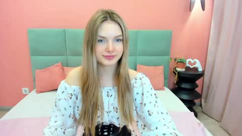 Snapshot of evelineamore chatting on May 3, 8:31 am Eveline online show from May 3, 8:31 am