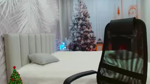 Snapshot of evelove33 chatting on February 8, 6:00 pm evelove online show from February 8, 6:00 pm