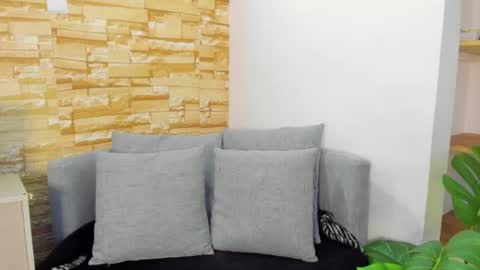 Snapshot of evelyn__rose1 chatting on August 6, 2:13 am evelyn__rose1 online show from August 6, 2:13 am