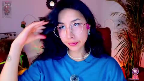Snapshot of evelyn_chelle chatting on April 23, 12:45 am Im Eve or Chelle Next Stream 191224 online show from April 23, 12:45 am