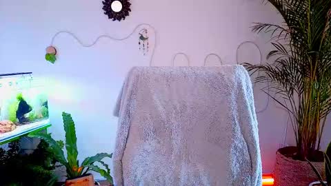 Snapshot of evelyn_chelle chatting on May 2, 4:56 pm Im Eve or Chelle Next Stream 191224 online show from May 2, 4:56 pm