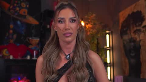 Evelyn online show from March 10, 7:30 pm