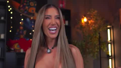 Evelyn online show from March 13, 6:58 pm