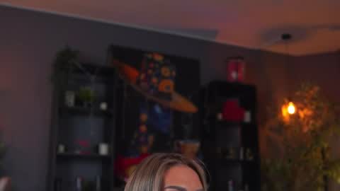 Evelyn online show from April 17, 6:11 pm