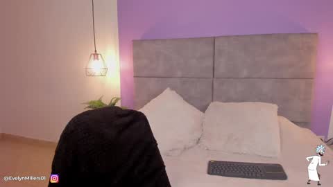 Snapshot of evelyn_millers_11 chatting on January 26, 3:06 am Evelyn  online show from January 26, 3:06 am