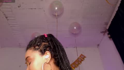 Evelyn Sandoval online show from December 5, 3:15 am