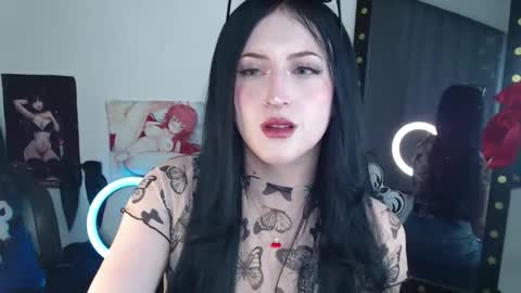 Snapshot of evelyn_sheeran chatting on April 27, 3:04 am Julieta online show from April 27, 3:04 am