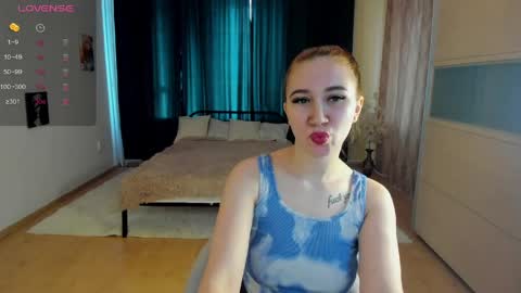 Evelyn Smiths online show from April 15, 3:35 am