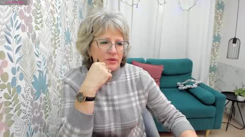 Evelyn online show from January 9, 5:02 am