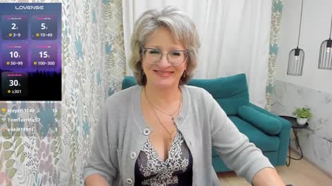 Evelyn online show from February 3, 8:24 am