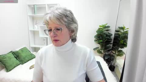 Evelyn online show from October 13, 5:07 am