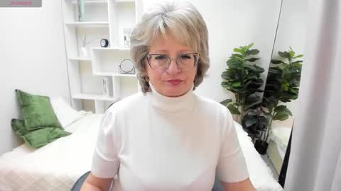 Evelyn online show from October 14, 5:08 am