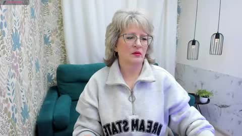 Evelyn online show from May 7, 5:02 am