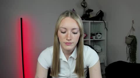 evelynblond online show from March 31, 12:38 pm