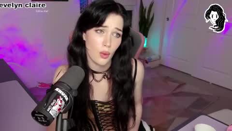 Evelyn Claire online show from March 12, 7:02 am