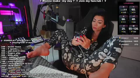 Evelyne online show from December 20, 9:00 am