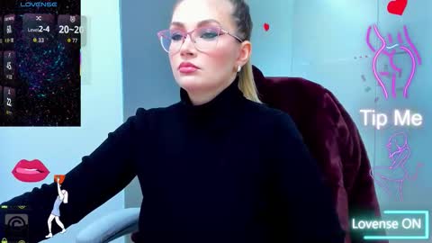 evelyne_rose online show from December 4, 6:01 am