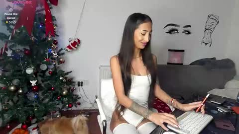 Evelyn online show from December 16, 6:51 am