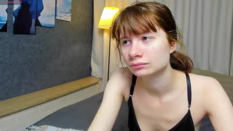 Snapshot of evelynjin_ chatting on October 19, 3:12 pm Evelyn online show from October 19, 3:12 pm