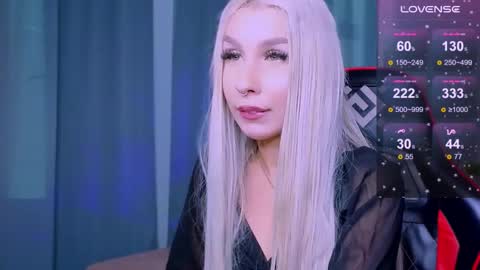 Snapshot of evelynnluxe chatting on October 9, 8:56 am Evelin HELP ME GET MY FIRST 50 THUMBS UP online show from October 9, 8:56 am
