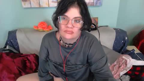 Everly online show from December 21, 8:49 pm