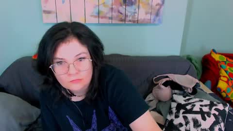 Everly online show from April 1, 5:19 am