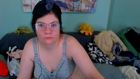 Everly online show from April 8, 12:27 pm