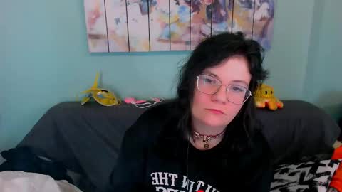 Everly online show from April 21, 6:44 pm