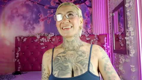 everlyn_sexx online show from April 18, 2:54 pm