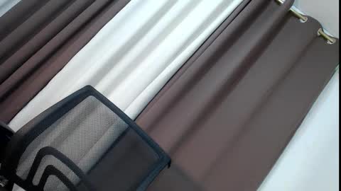 Snapshot of eves_candy chatting on December 12, 8:47 am Chloe mae online show from December 12, 8:47 am